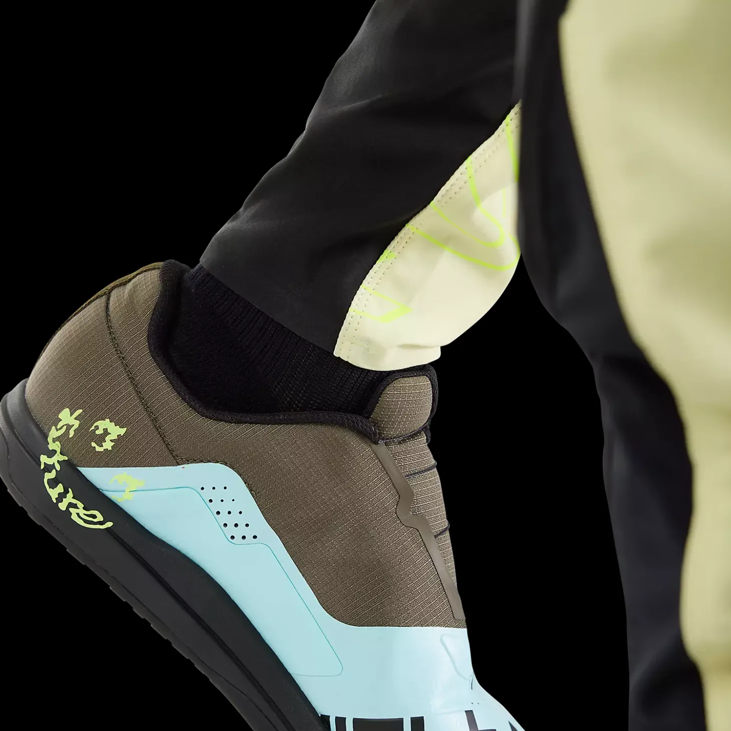 flexair_elevated_pants_7.webp Flexair Elevated Pants